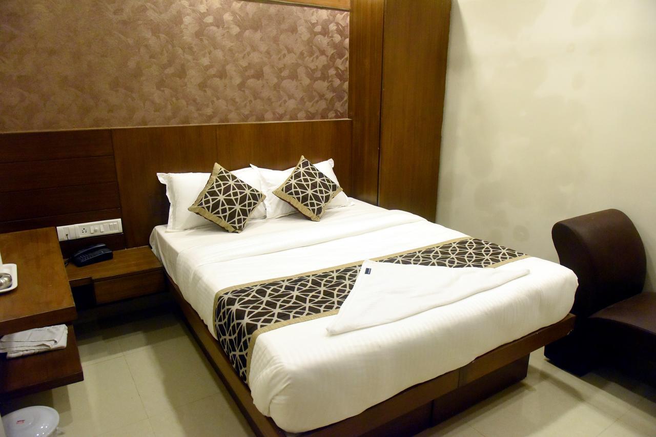 Olive Grand Hotel Chennai Exterior photo