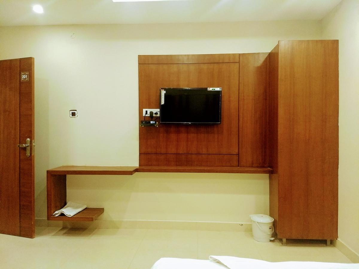 Olive Grand Hotel Chennai Exterior photo